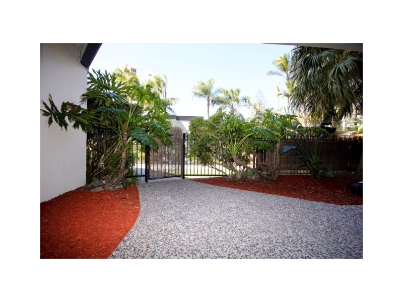 2/12 Enderley Avenue, Surfers Paradise QLD 4217