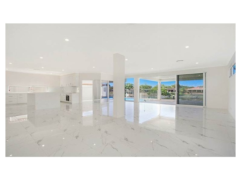 22 Mcilwain Drive, Mermaid Waters QLD 4218