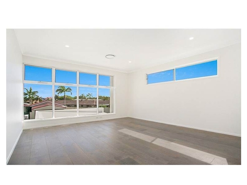 22 Mcilwain Drive, Mermaid Waters QLD 4218