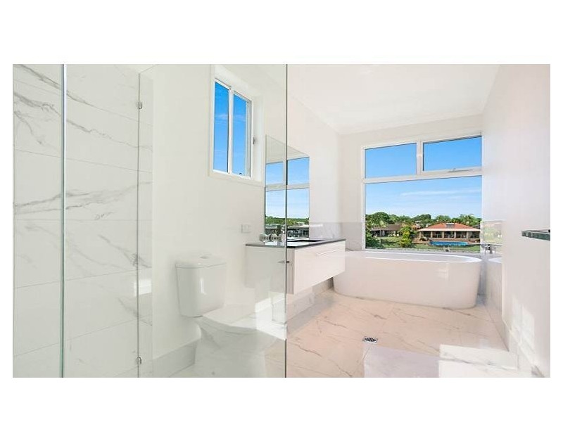 22 Mcilwain Drive, Mermaid Waters QLD 4218