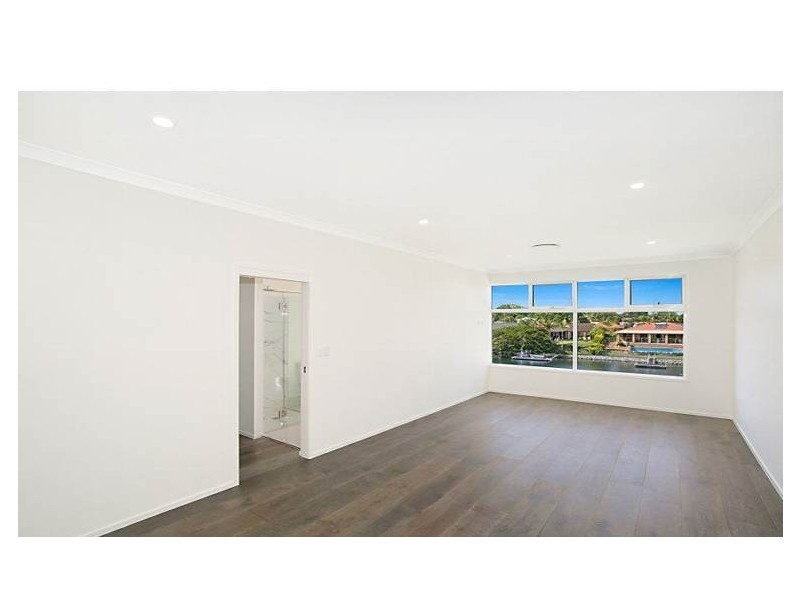 22 Mcilwain Drive, Mermaid Waters QLD 4218