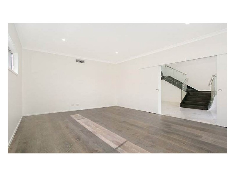 22 Mcilwain Drive, Mermaid Waters QLD 4218