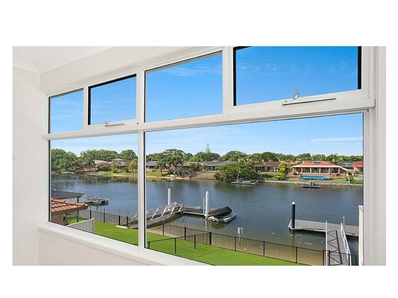 22 Mcilwain Drive, Mermaid Waters QLD 4218