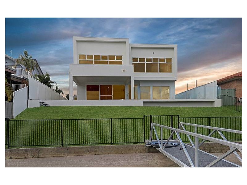 22 Mcilwain Drive, Mermaid Waters QLD 4218