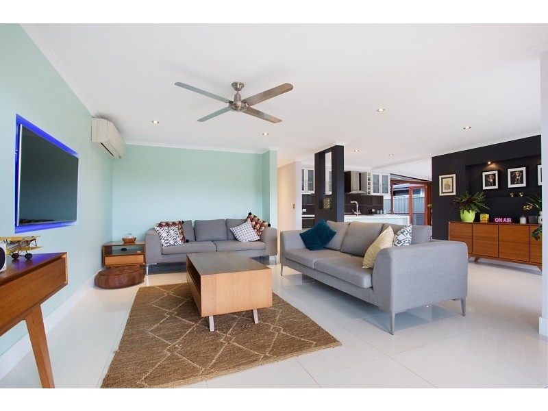 36 Cooleroo Crescent, Southport QLD 4215