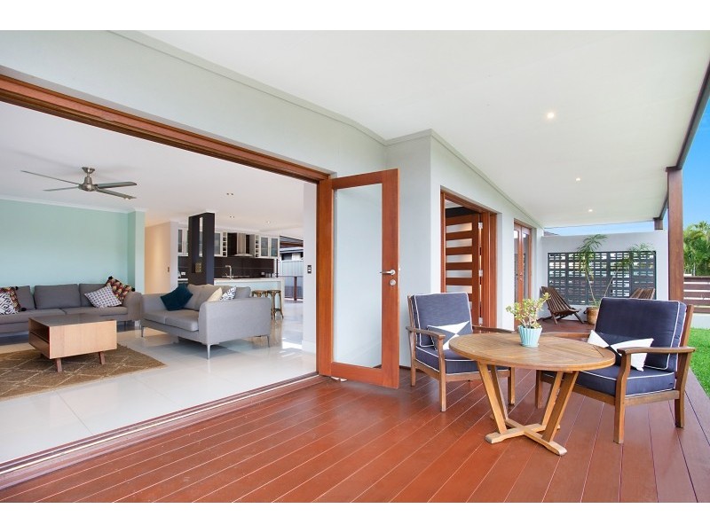 36 Cooleroo Crescent, Southport QLD 4215