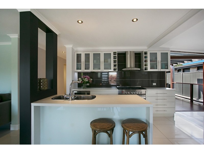 36 Cooleroo Crescent, Southport QLD 4215