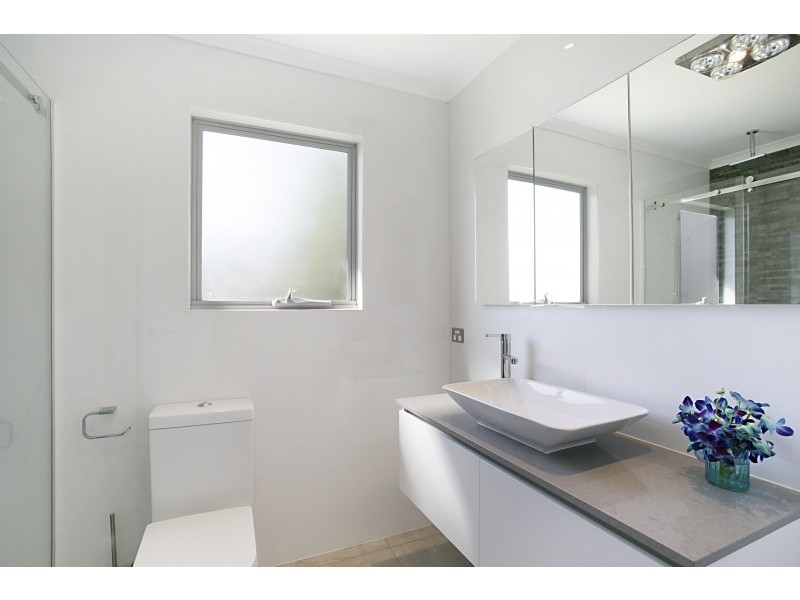 36 Cooleroo Crescent, Southport QLD 4215