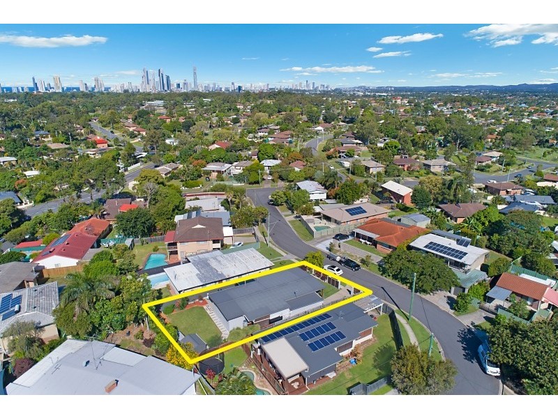 36 Cooleroo Crescent, Southport QLD 4215