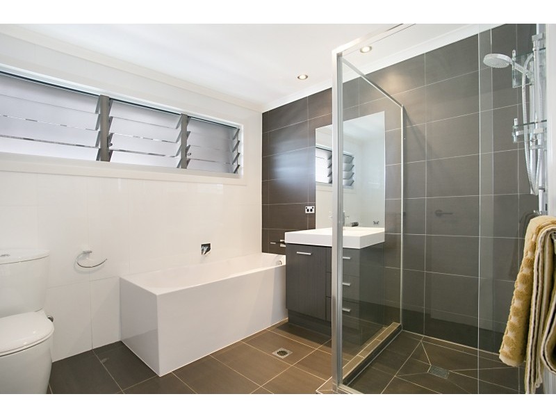 36 Cooleroo Crescent, Southport QLD 4215