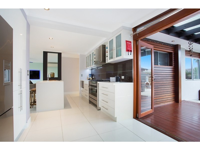 36 Cooleroo Crescent, Southport QLD 4215