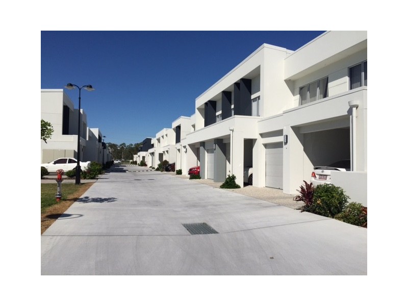 10/156 Marina Quay, Hope Island QLD 4212