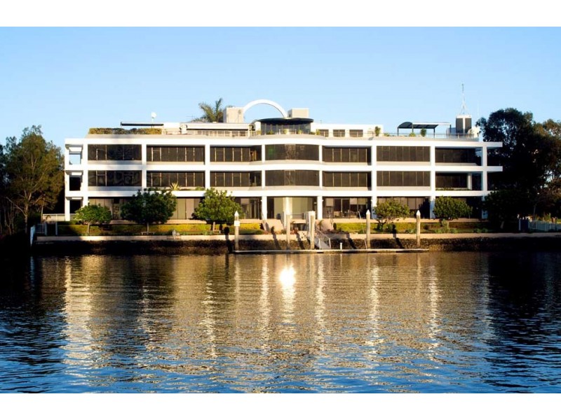 1/9 Ouyan Street, Bundall QLD 4217