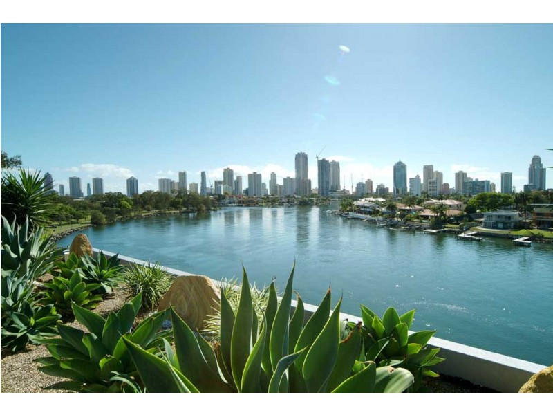 1/9 Ouyan Street, Bundall QLD 4217