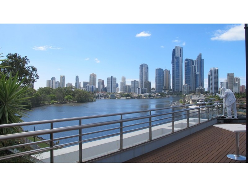 1/9 Ouyan Street, Bundall QLD 4217