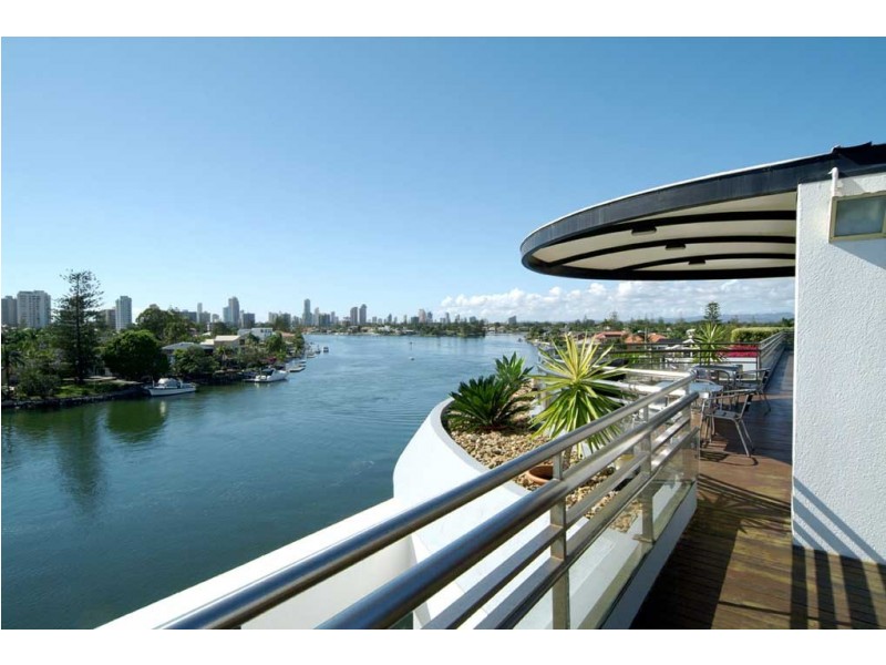 1/9 Ouyan Street, Bundall QLD 4217