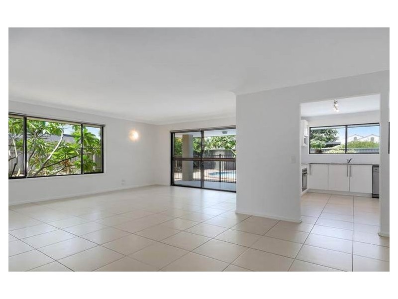 3 Vaucluse Place, Sorrento QLD 4217