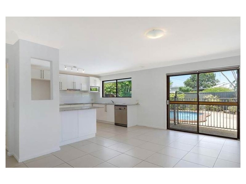 3 Vaucluse Place, Sorrento QLD 4217