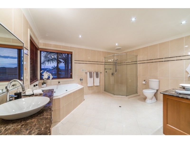 32 Emu Court, Sorrento QLD 4217