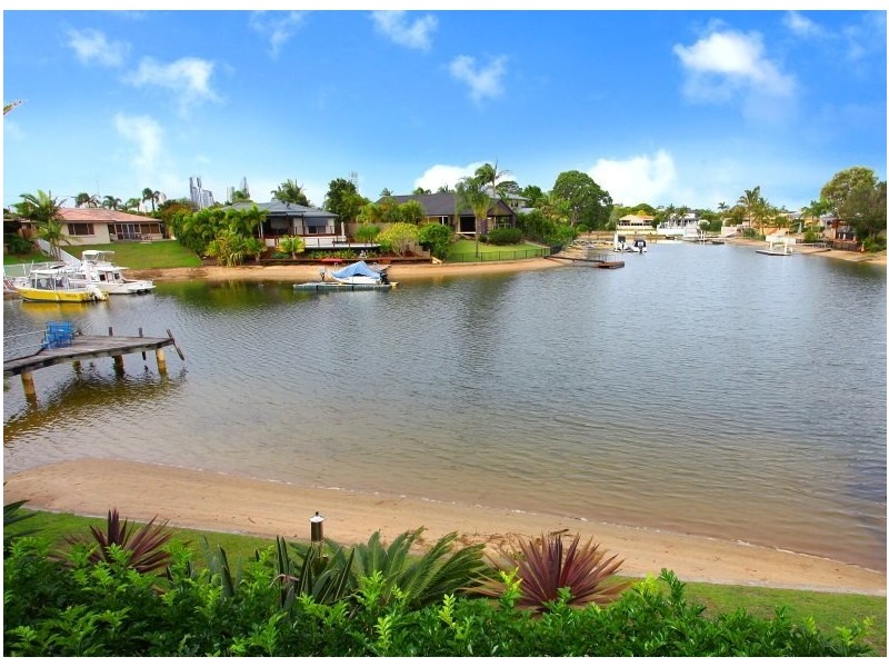 165 Campbell Street, Sorrento QLD 4217