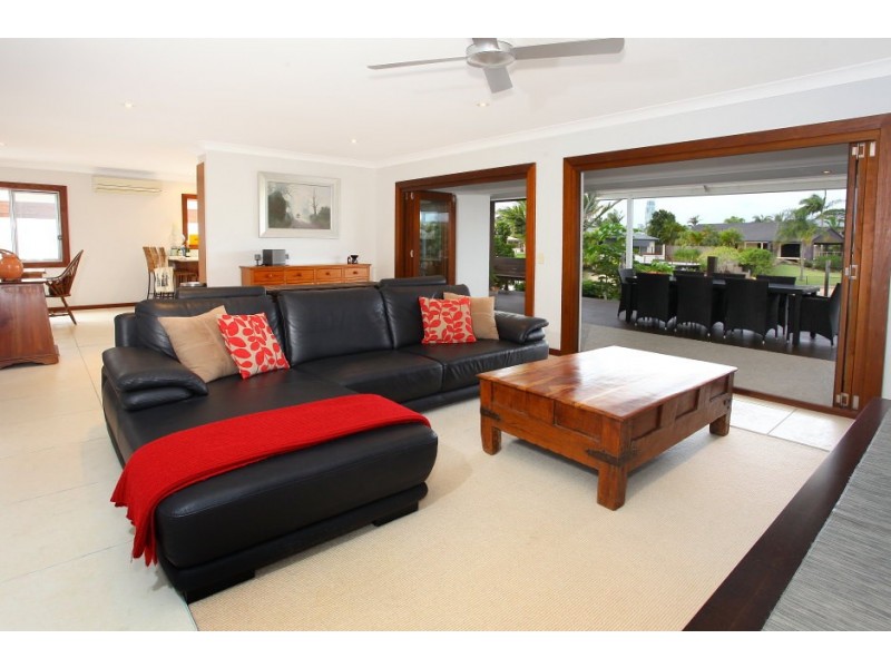 165 Campbell Street, Sorrento QLD 4217