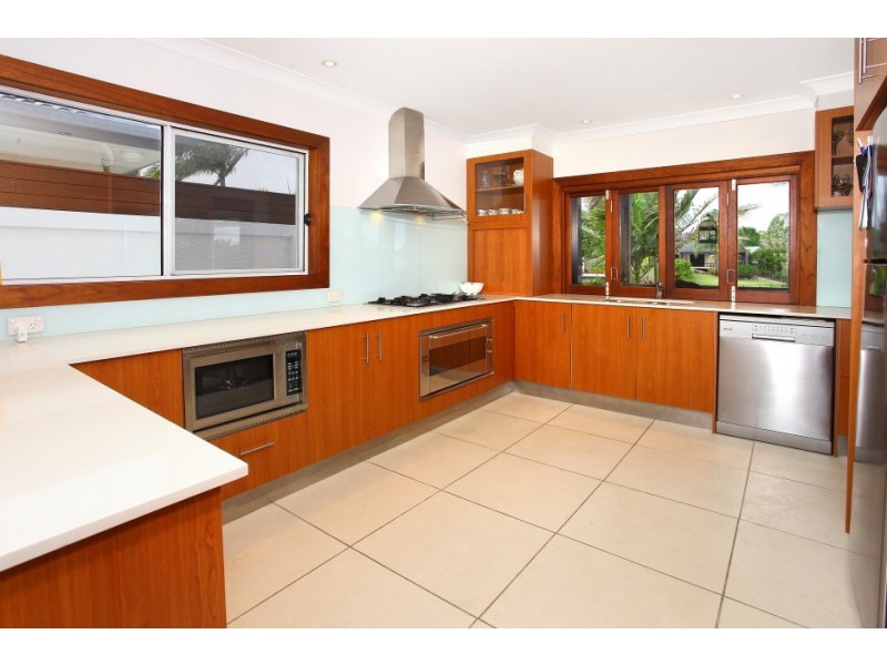 165 Campbell Street, Sorrento QLD 4217