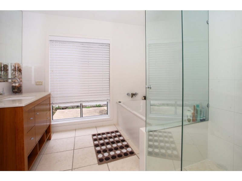 165 Campbell Street, Sorrento QLD 4217