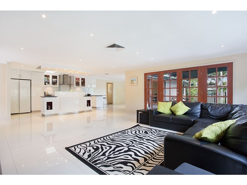 8 Forster Avenue, Sorrento QLD 4217