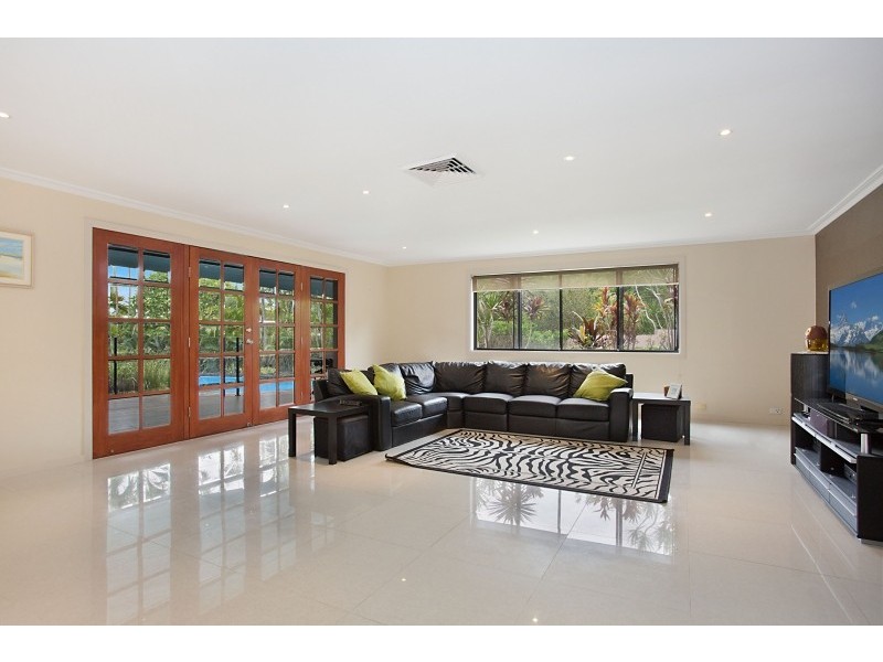 8 Forster Avenue, Sorrento QLD 4217