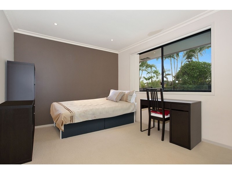 8 Forster Avenue, Sorrento QLD 4217