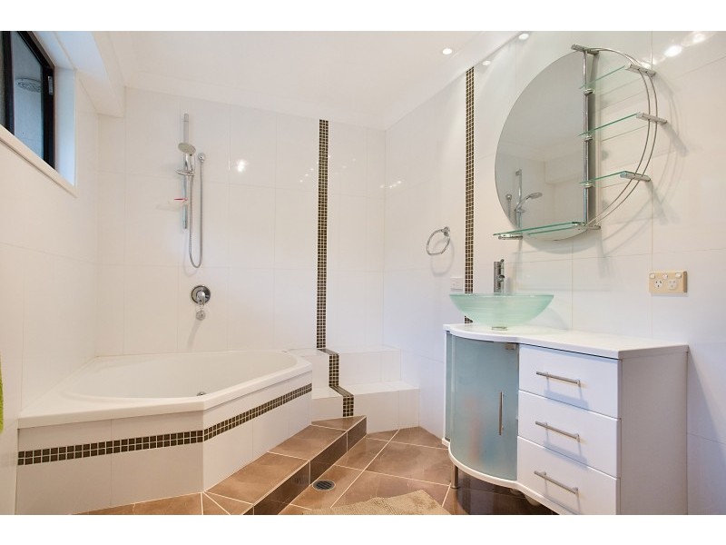 8 Forster Avenue, Sorrento QLD 4217