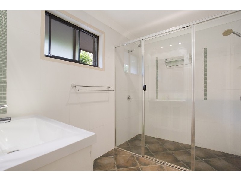 8 Forster Avenue, Sorrento QLD 4217