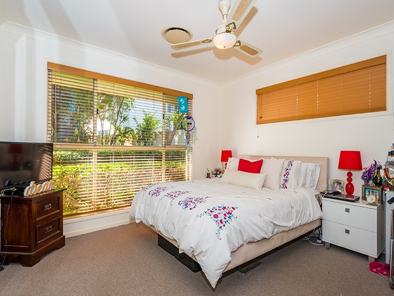 11 Gretel Drive, Mermaid Waters QLD 4218