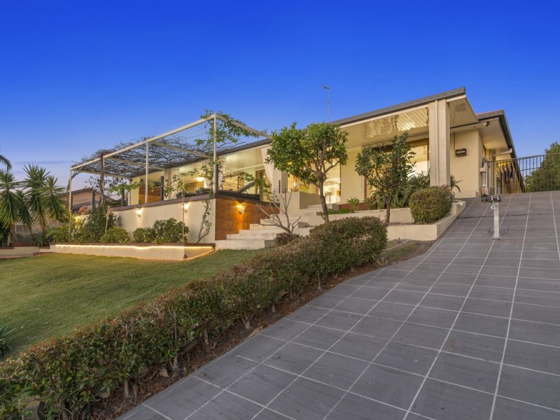 90 Campbell Street, Sorrento QLD 4217