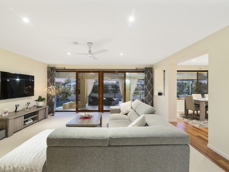 90 Campbell Street, Sorrento QLD 4217