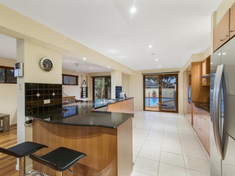 90 Campbell Street, Sorrento QLD 4217