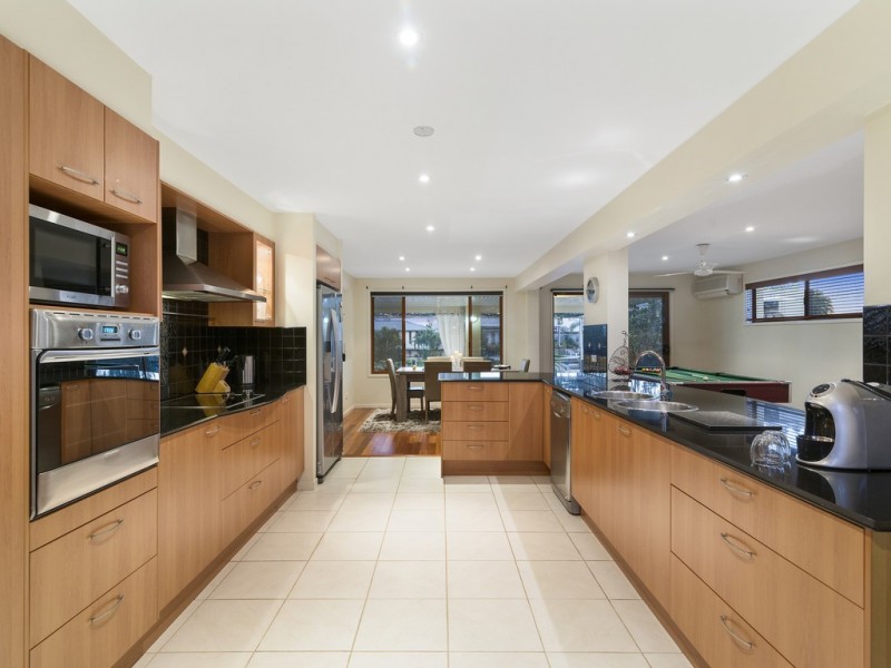 90 Campbell Street, Sorrento QLD 4217