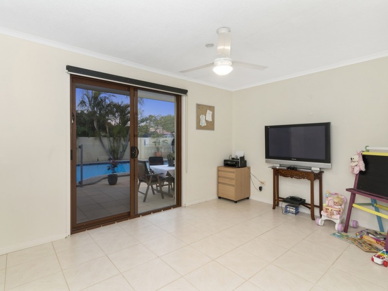 90 Campbell Street, Sorrento QLD 4217
