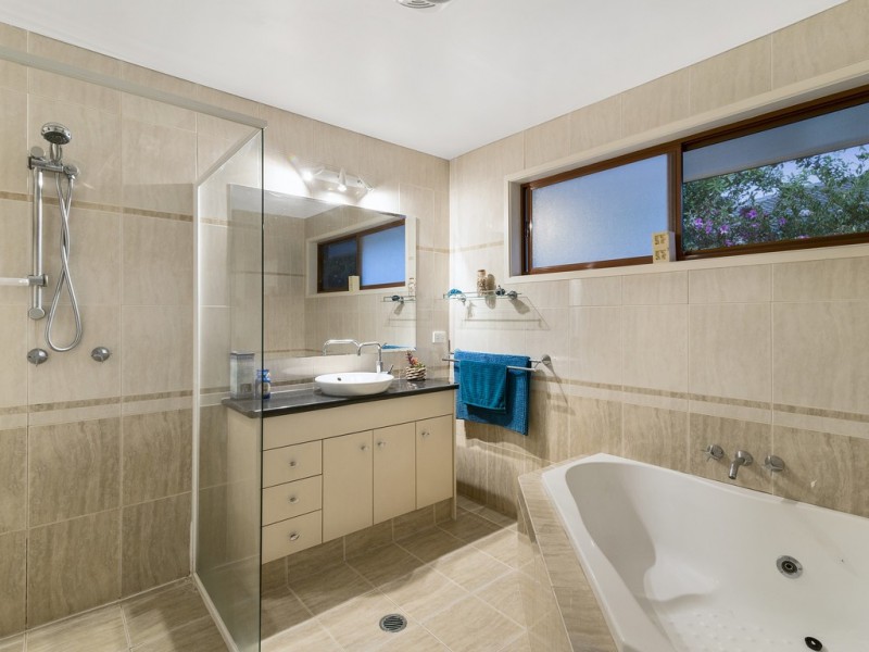 90 Campbell Street, Sorrento QLD 4217