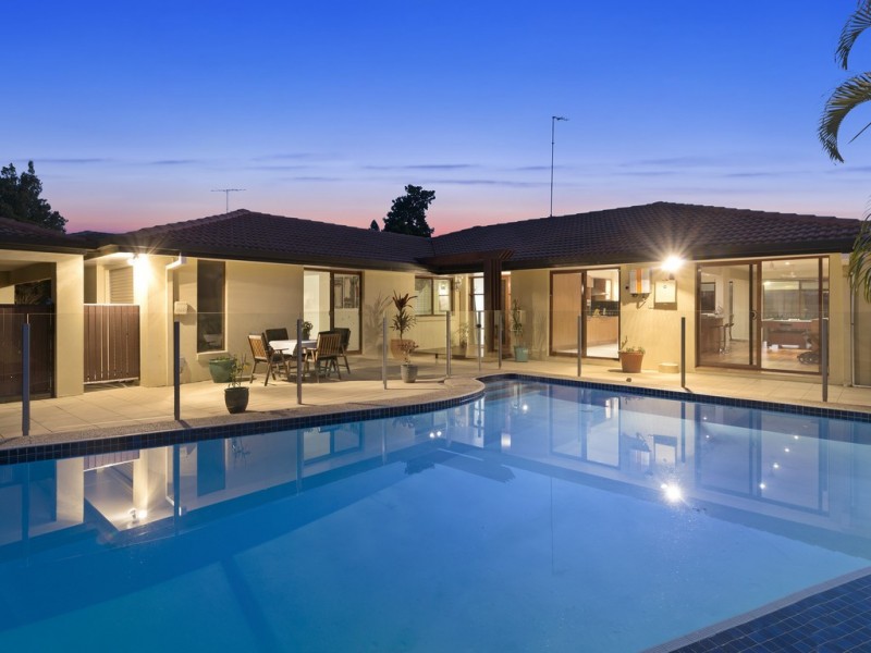 90 Campbell Street, Sorrento QLD 4217