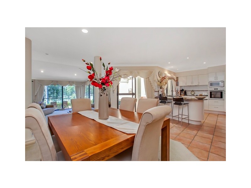 Villa 4 ‘Bradford’ Rhode Island 125 Santa Cruz Bvd, Clear Island Waters QLD 4226