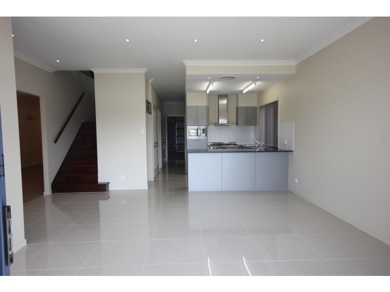 7 Elizabeth Crescent, Varsity Lakes QLD 4227