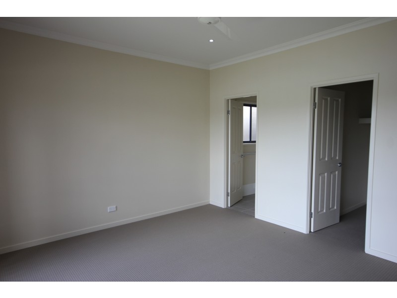 7 Elizabeth Crescent, Varsity Lakes QLD 4227