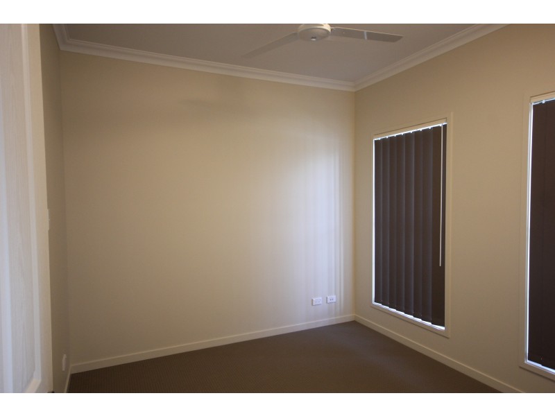 7 Elizabeth Crescent, Varsity Lakes QLD 4227