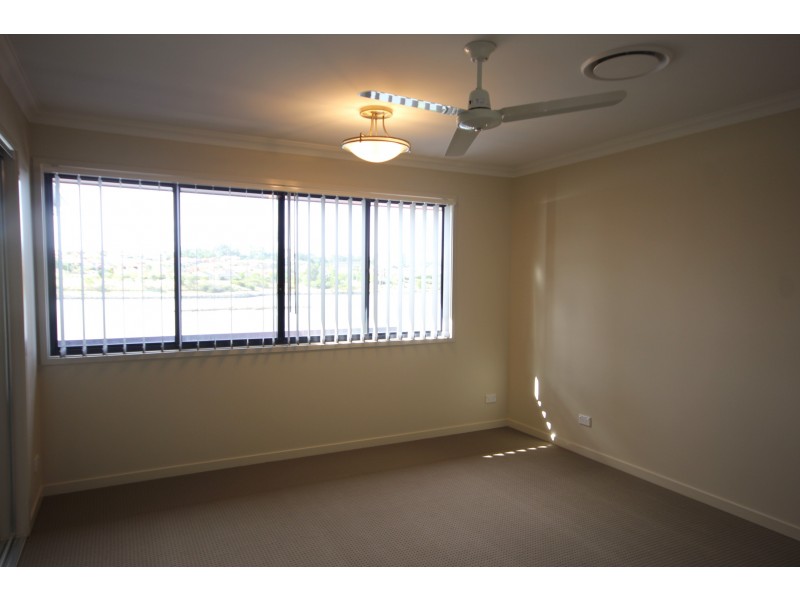 7 Elizabeth Crescent, Varsity Lakes QLD 4227