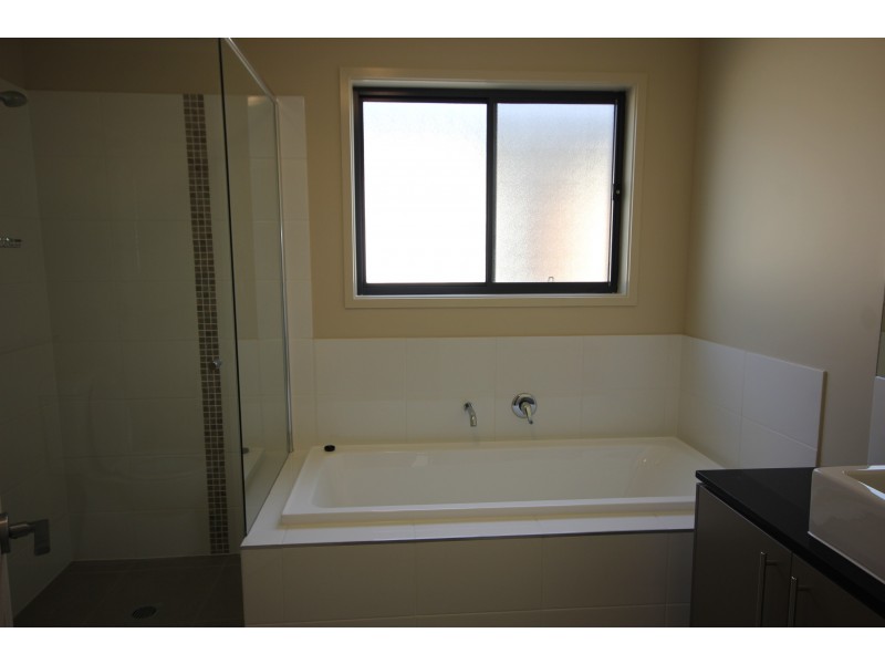 7 Elizabeth Crescent, Varsity Lakes QLD 4227