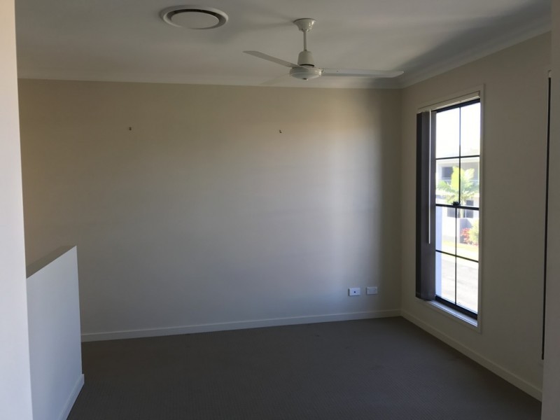7 Elizabeth Crescent, Varsity Lakes QLD 4227