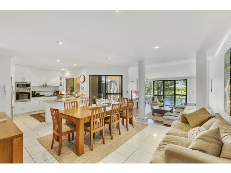 Villa 2 ‘Wyoming’ 125 Santa Cruz Boulevard, Clear Island Waters QLD 4226