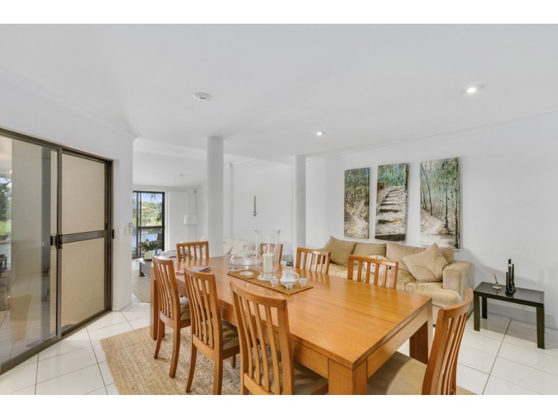 Villa 2 ‘Wyoming’ 125 Santa Cruz Boulevard, Clear Island Waters QLD 4226