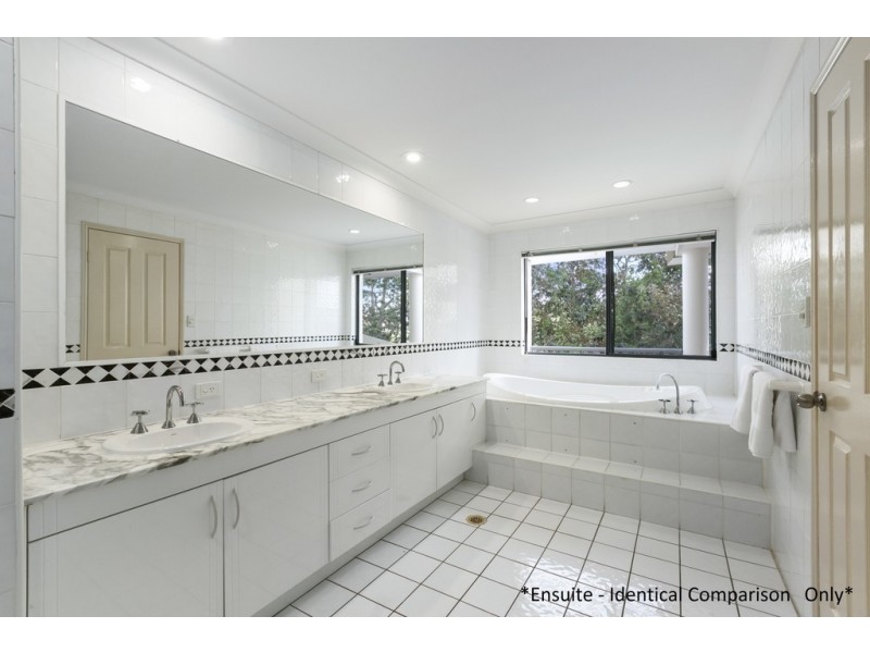 Villa 2 ‘Wyoming’ 125 Santa Cruz Boulevard, Clear Island Waters QLD 4226